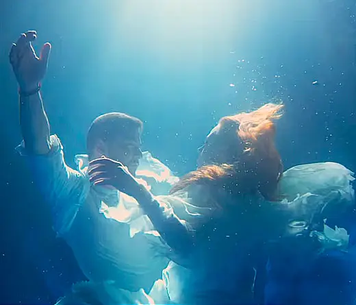 David Bisbal se sumerge en el agua en su nuevo video, 
